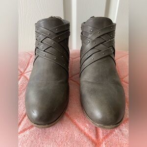 Stylish Gray Ankle Boots for Women